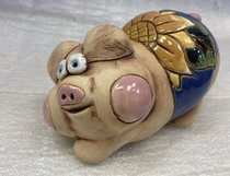 свинка с подсолнухами (2025, терракота, 7x11, арт. 12п097) - 800 ₽