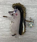 брошь "Ежик в тумане" (2026, смешанная техника, 6x6, арт. 48п52) - 550 ₽