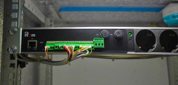 шкаф всепогодный напольный 18u (ш700хг600), комплектация тк с контроллером mc3 и датчиками